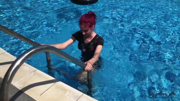 Wonder Kris Enjoying In Pool In Wonderful Dress